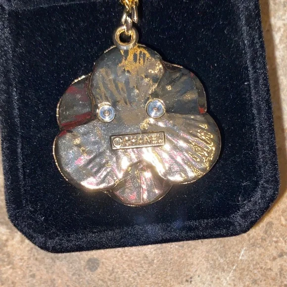 CHANEL Pink and Gold Flower Necklace - Picture 4 of 7